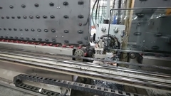 الحائط الساتر الزجاجي